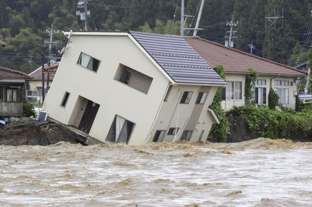 影/日石川雨災增至7死！逾百村落交通中斷成孤島　當局派400警消搜救