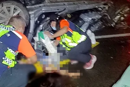 國道「2車追撞3死車禍」變刑案！疑討債逼車追出人命　員警戒護生還者