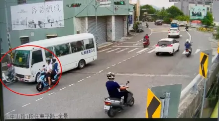 快訊/撞擊畫面曝光！台中某校車猛撞騎士　74歲婦人上班途中喪命