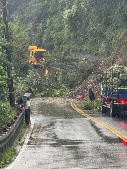 快訊/台9線42.8k處北宜段土石流…全線封閉！　20公里外又見路樹塌