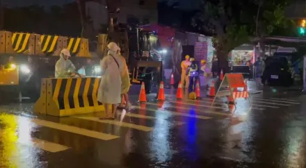 影/強颱山陀兒發威！南迴公路強降雨出現巨大落石　晚間緊急封閉