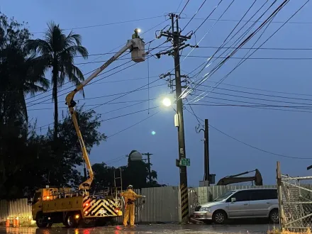 影/山陀兒颱風襲台！高雄林園、大寮、大社傳千戶大停電　台電搶修中