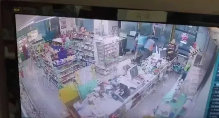 影/3超商店員擋不住山陀兒！合力抵門「下秒彈飛」太混亂　踉蹌爬出畫面曝光