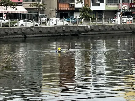 快訊/台南運河驚傳落水事件！消防下水救起女子　意識模糊送醫急救