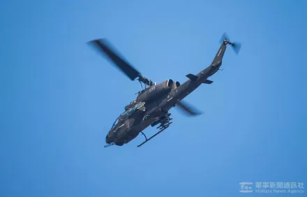 高雄市區上空驚現陸軍武裝直升機　陸軍航特部回應：例行戰術訓練