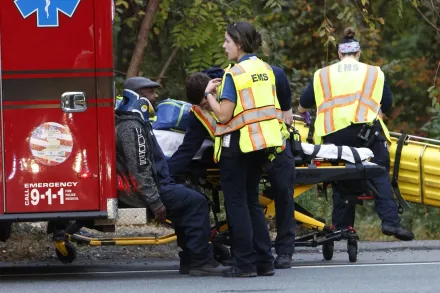 影/美紐澤西重大事故！樹幹掉落鐵軌火車迎頭撞上　車頭全毁駕駛身亡23人受傷