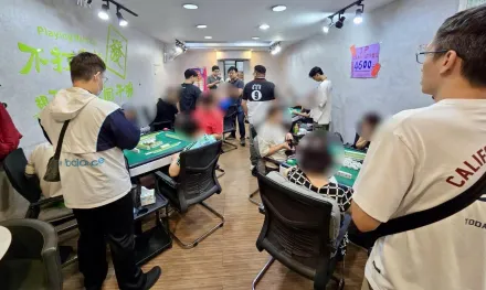 影/新莊棋牌社掛羊頭賣狗肉　經營職業麻將賭場警突襲逮17人