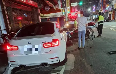 和女友小酌！新北BMW男酒駕衝對向車道　26台機車全遭掃倒