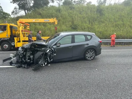 快訊/7小時2起緩撞車遭撞！國1南向虎尾段、國3沙鹿段「轎車車頭開花」