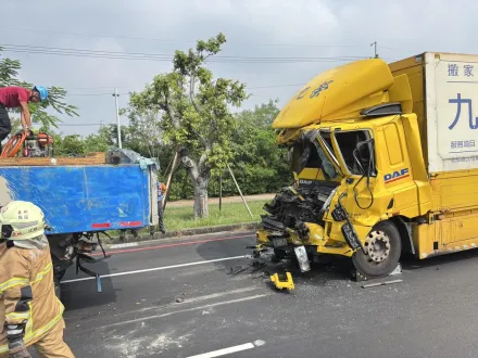 快訊/整個車頭消失！台南貨櫃車追尾猛撞　26歲駕駛送醫不治