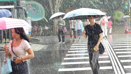 國家警報響了！　大雷雨強襲「桃竹苗」狂炸1小時