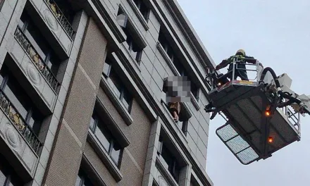 快訊/驚險現場曝！北市女子跨11樓窗台　警消升起雲梯車目擊她墜落氣墊急送醫