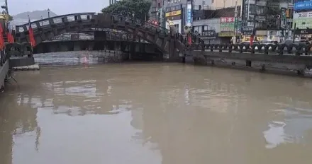 豪雨狂炸北部！擎天崗累積675毫米　基隆河染成黃水