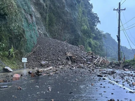 風雨襲、邊坡塌！　北橫公路牛鬥段封閉「預計今天中午搶通」