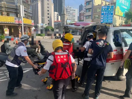 高雄愛河驚傳男子落水！救起命危　搶救後恢復心跳