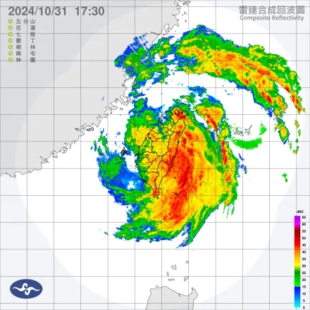 不敵護國神山！康芮削弱成中颱　中心在嘉義「暴風圈仍罩全台」