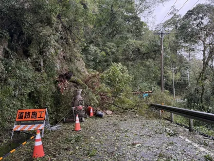 道路中斷難搶修！台電人員徒步拚復電　台中梨山3673戶仍停電