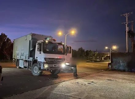 影/左營海軍部隊赴恆春演習出事！紅牌重機追撞軍卡車　23歲男騎士送醫不治