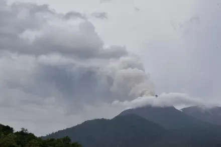 影/已致9死！印尼東部火山深夜噴發　7村莊受災如陷「末日」