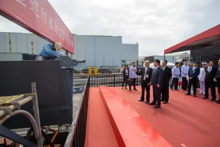 海軍新一代二級作戰艦　防空型輕巡防艦原型艦安放龍骨