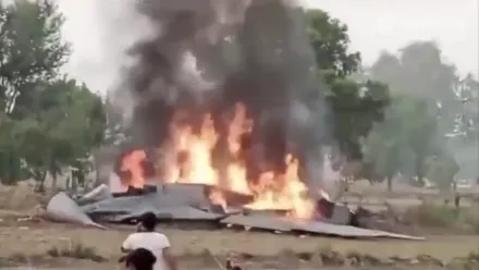 影/驚悚瞬間曝！印度空軍戰機突故障墜毀起火　2飛行員死裡逃生