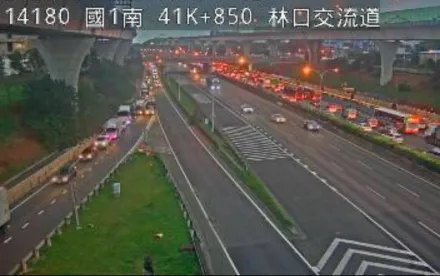 國道1號南下林口段匝道車禍　小貨車追撞轎車回堵5KM