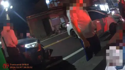 影/直擊驚悚追逐！詐騙車手大街火拼嘉義警　拒圍捕開車猛撞釀2傷