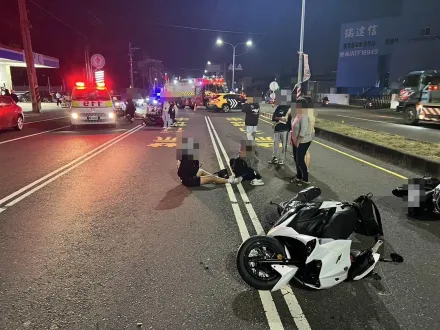 影/高雄晚間驚傳連環車禍！4機車「煞不及」撞上　6人受傷送醫