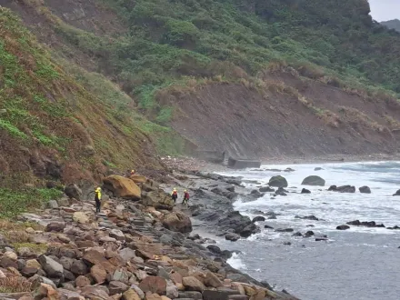 瑞芳潛水出事！風浪太大30歲男遭捲走　警消岩岸邊急搜索