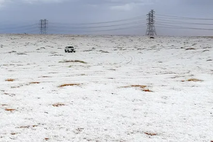 氣候大亂！沙烏地阿拉伯沙漠地區現降雪奇景　有史以來首見