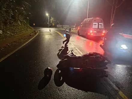 雨天悲劇…北宜公路降落石「2女騎士遭殃」　1人遭砸傷1摔車