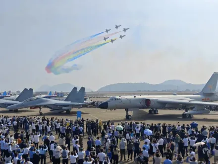 影/解放軍三軍主力戰機齊聚珠海！中東客戶參展引熱議　陸網友：歡迎VIP