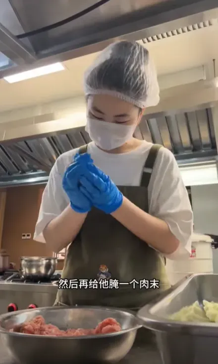 影/狂打4份工！23歲福建女生為賺錢每天只睡4小時　陸網歎：太拼了