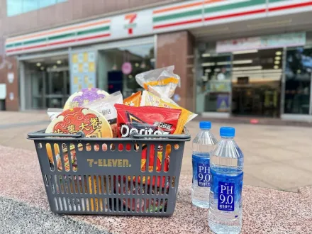 防颱先掃貨！7-11限時3天泡麵、飲品買1送1　提升雨具備貨量