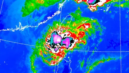 颱風天兔龜速！估今深夜暴風圈觸陸　最終下場「恐在台上空消散」