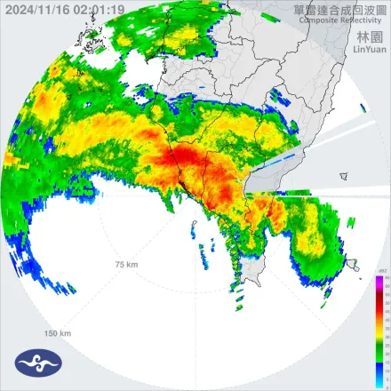 天兔餘威炸暴雨！高雄、台南淹水警戒　當地居民驚醒：雷公在開趴