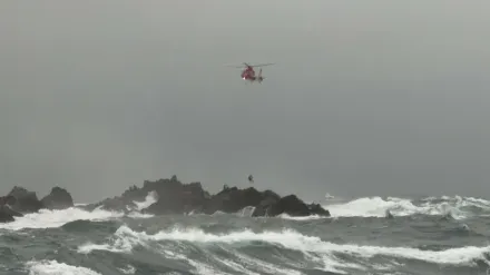 基隆海釣船墜海6人獲救！失蹤1釣客卡礁石找到了　吊掛救起已罹難