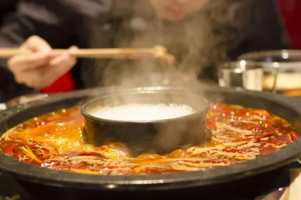 天冷吃火鍋易踩進熱量陷阱！營養師建議：掌握食材、低脂肉、喝湯時機三大妙招