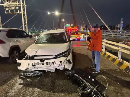 賀成交！新北大橋21歲女試駕「未買先撞」車頭全毀　慘賠高額修復費