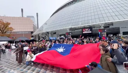 影/超大國旗應援！東京巨蛋秒變中華隊主場　台灣球迷狂喊「TEAM TAIWAN」