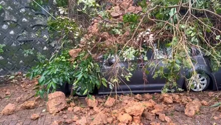 基隆驚悚山崩！豪大雨熱區爆災情　阿根納造船廠旁「坍方埋整輛車」