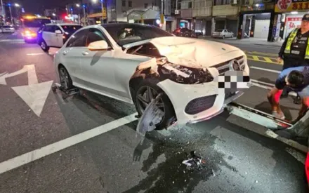 通緝犯上錯車？駕駛釀追撞車禍　女乘客立馬被警察帶走