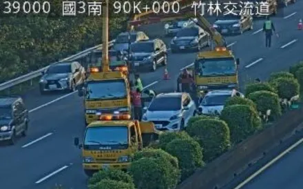 紫爆！國道3號竹林路段5車連環撞　回堵6KM