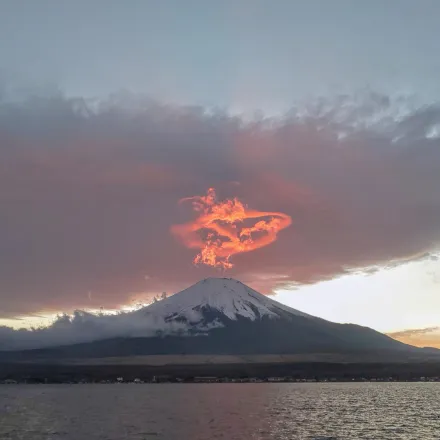 影/富士山頂驚現「神龍」？日網熱議：好像《七龍珠》