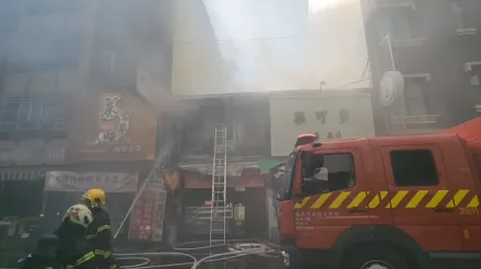 老饕錯愕！嘉義60年老牌草魚湯店大火　波及2民宅