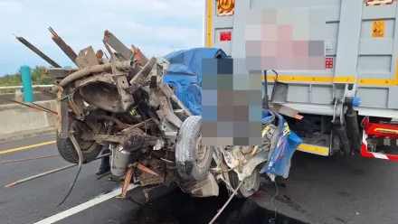 桃園台61線嚴重追撞車禍！小貨車遭夾爛成鐵球　釀3死1傷