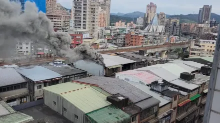 疑廚房操作不慎！濃煙竄天灌入汐止車站　1男燙傷