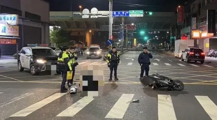 影/警車擊落機車網批過度執法　警：取締噪音車不慎擦撞