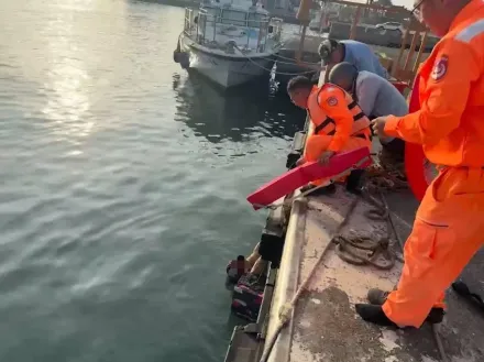 太離奇！高雄70歲男被纜繩絆倒　從蚵子寮漁港碼頭墜海