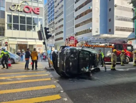 自撞安全島翻覆！港星江若琳自行脫困　經紀人：沒有大礙